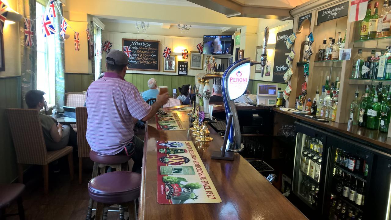 Baker Arms Hotell Hertford Exteriör bild
